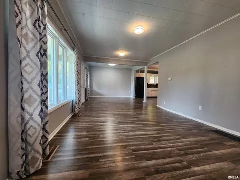 220 W Pulley St, Hurst, IL 62949 photo 8