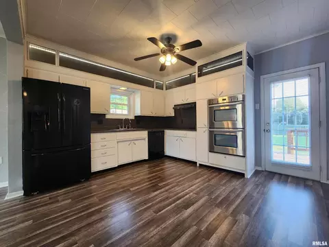 220 W Pulley St, Hurst, IL 62949 photo 12