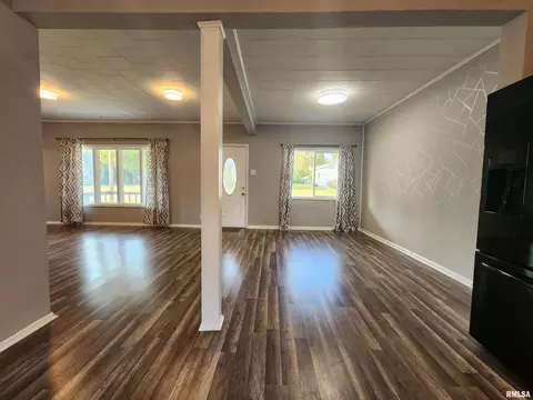 220 W Pulley St, Hurst, IL 62949 photo 9