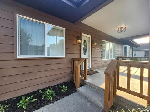 220 W Pulley St, Hurst, IL 62949 photo 2