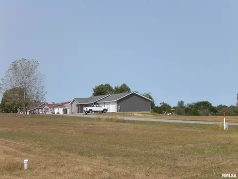 5761 Arctic Fox Dr, Carterville, IL 62918