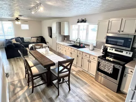 1503 E Parham St, Marion, IL 62959 photo 9