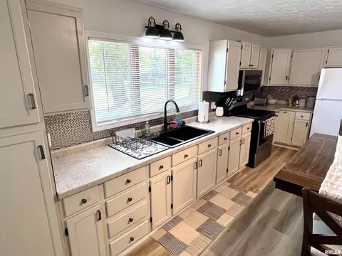 1503 E Parham St, Marion, IL 62959 photo 8