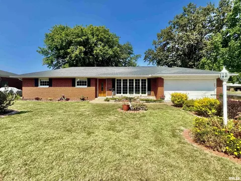 695 N 11th St, Breese, IL 62230