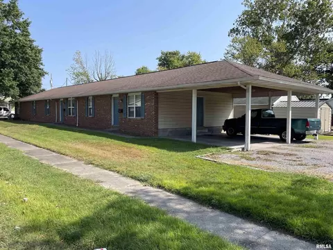 1005 N Whitman St, Marion, IL 62959
