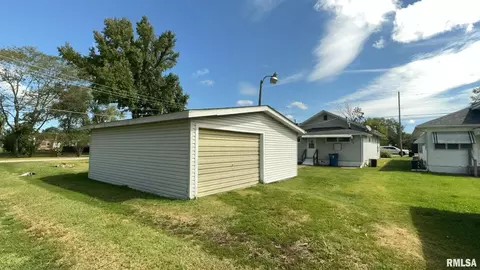 123 S State St, Christopher, IL 62822 photo 2