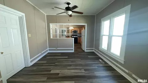 123 S State St, Christopher, IL 62822 photo 8