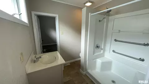 123 S State St, Christopher, IL 62822 photo 14