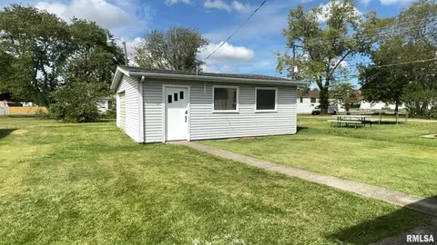 123 S State St, Christopher, IL 62822 photo 3