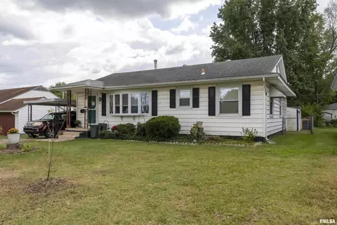 908 E Stotlar St, Herrin, IL 62948 photo 3