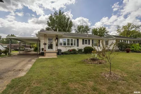 908 E Stotlar St, Herrin, IL 62948
