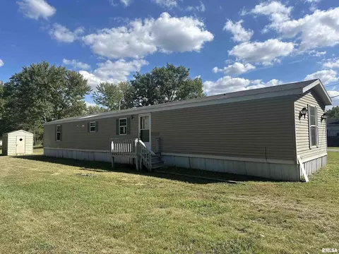 308 N West St, Elkville, IL 62932