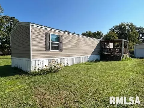610 N Elm St, Sesser, IL 62884