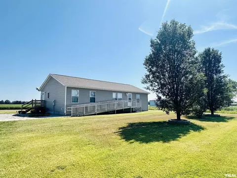 1142 Medlin Rd, Centralia, IL 62801