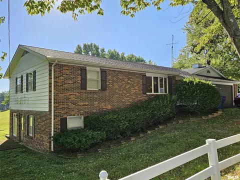 2222 Pine St, Eldorado, IL 62930