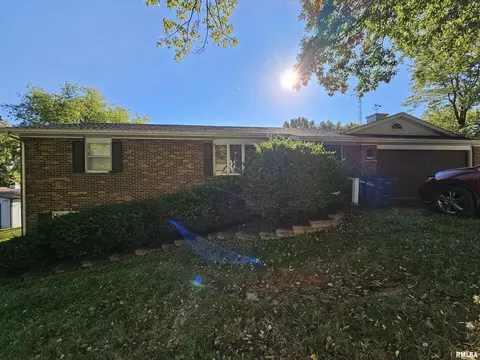 2222 Pine St, Eldorado, IL 62930 photo 2