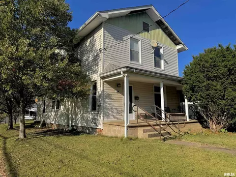 300 E 8th St, Johnston City, IL 62951
