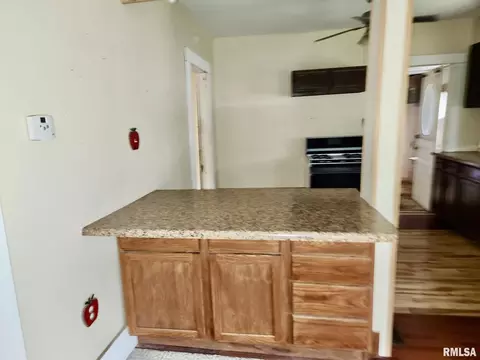 600 E Bennett St, Salem, IL 62881 photo 8