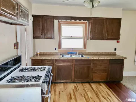 600 E Bennett St, Salem, IL 62881 photo 7