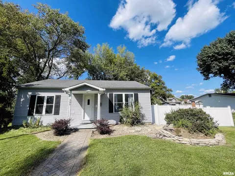 485 W Adams St, Nashville, IL 62263