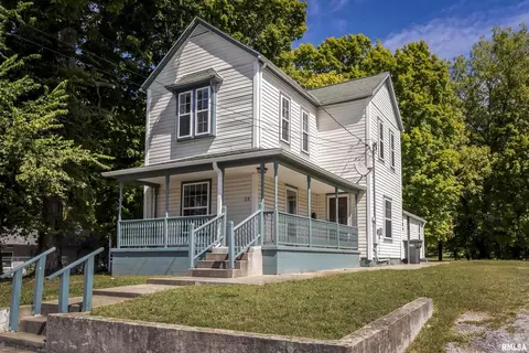 128 Walnut St, Carterville, IL 62918