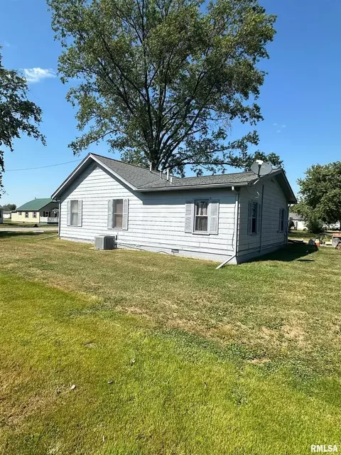 112 N Everett, Odin, IL 62870 photo 2