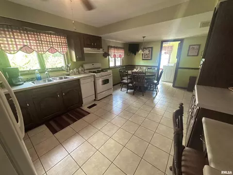 112 N Everett, Odin, IL 62870 photo 7