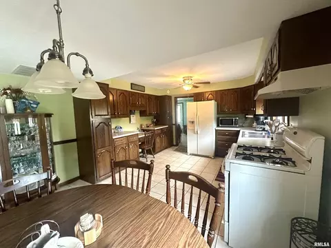 112 N Everett, Odin, IL 62870 photo 6