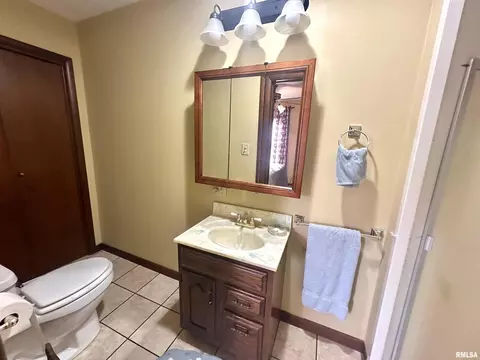 112 N Everett, Odin, IL 62870 photo 9