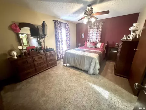 112 N Everett, Odin, IL 62870 photo 8