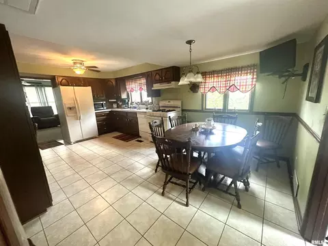 112 N Everett, Odin, IL 62870 photo 5