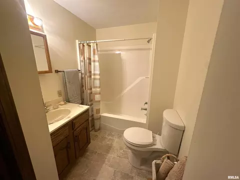 112 N Everett, Odin, IL 62870 photo 11