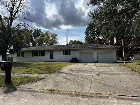 504 Sunset Dr, Centralia, IL 62801
