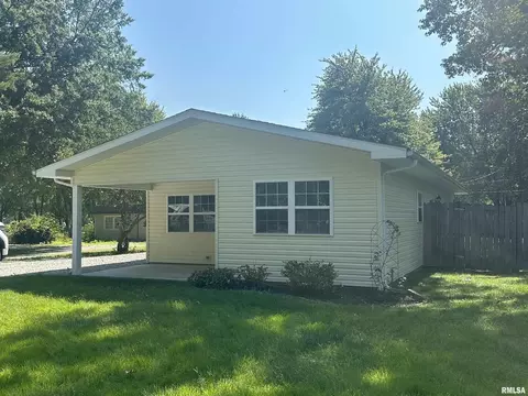 409 E Logan St, De Soto, IL 62924