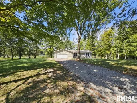 16499 N Stone Ln, Mount Vernon, IL 62864
