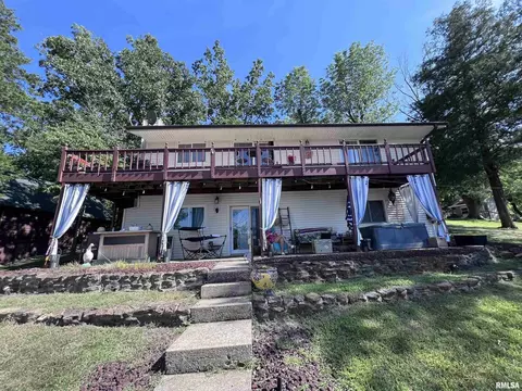 555 N Lakeshore Dr, Goreville, IL 62939