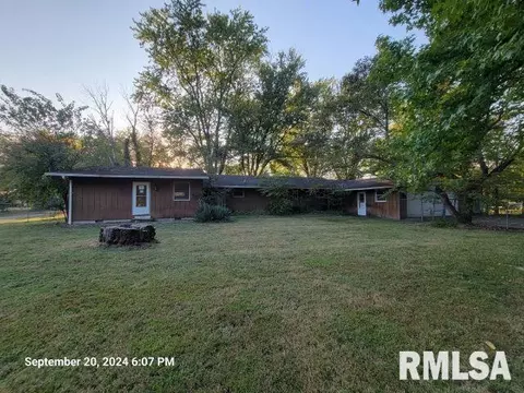 410 E Florence St, Sesser, IL 62884