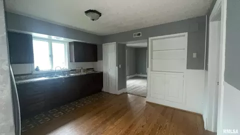208 W Ray Ave, Christopher, IL 62822 photo 8