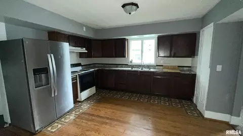 208 W Ray Ave, Christopher, IL 62822 photo 11