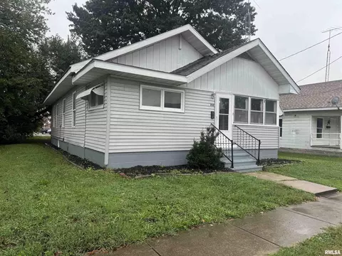 208 W Ray Ave, Christopher, IL 62822 photo 4