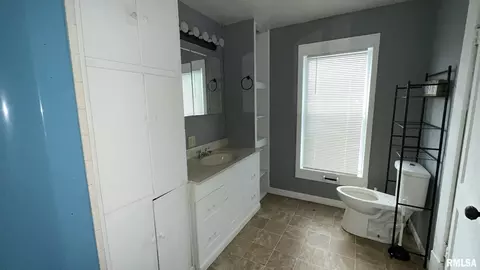 208 W Ray Ave, Christopher, IL 62822 photo 14