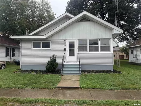 208 W Ray Ave, Christopher, IL 62822