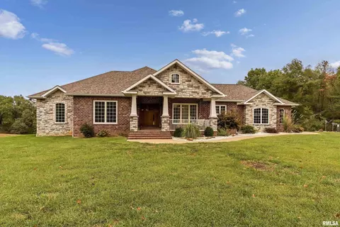 8641 Day Rd, Carbondale, IL 62901