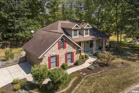 1110 Grand Oak Dr, Carbondale, IL 62901
