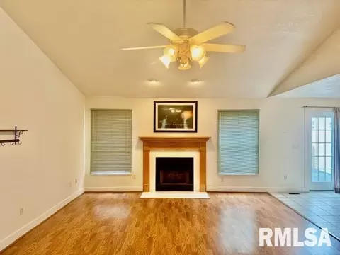 736 Fulton Dr, Centralia, IL 62801 photo 3