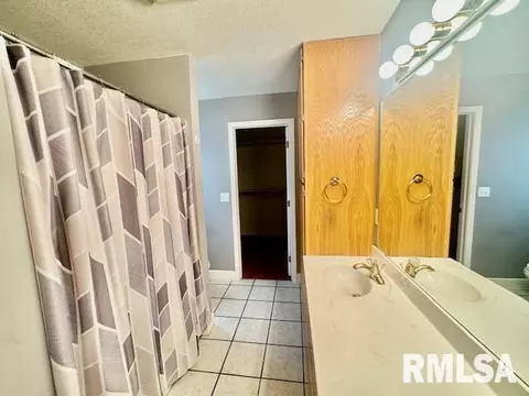 736 Fulton Dr, Centralia, IL 62801 photo 9