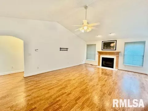 736 Fulton Dr, Centralia, IL 62801 photo 2