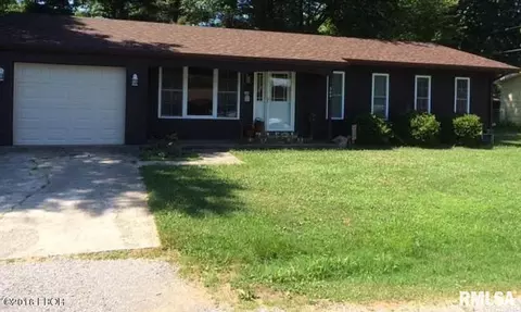 304 W Blake St, Benton, IL 62812