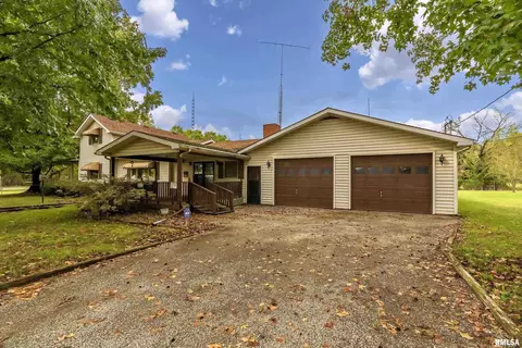 704 Hickory Ave, Hurst, IL 62949