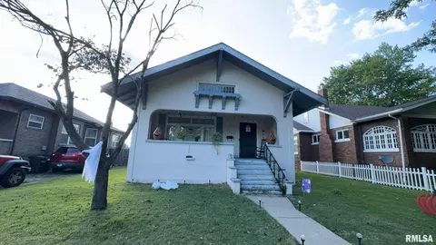 605 S 14th St, Herrin, IL 62948